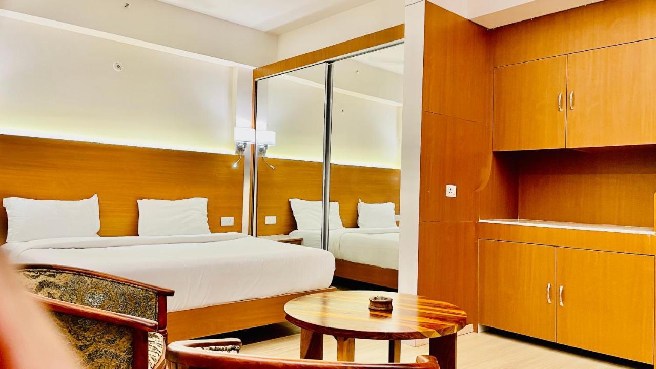 Neel Skye - Couple Friendly - Dlf My Pad, Gomtinagar , Lucknow Aparthotel Bagian luar foto