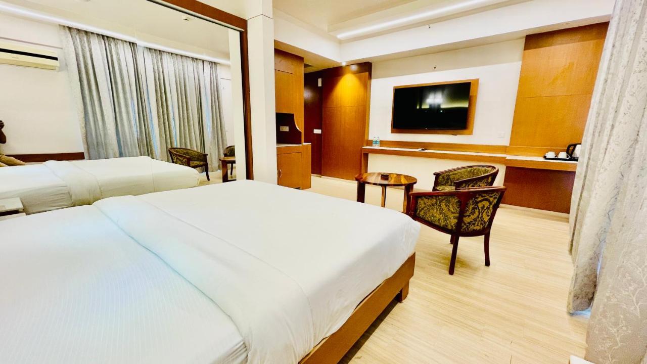 Neel Skye - Couple Friendly - Dlf My Pad, Gomtinagar , Lucknow Aparthotel Bagian luar foto